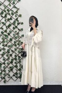 ست دو تکه پیراهن بلند زنانه و جلیقه گلدوزی از جنس لینن درجه یک وارداتی طراحی جدید