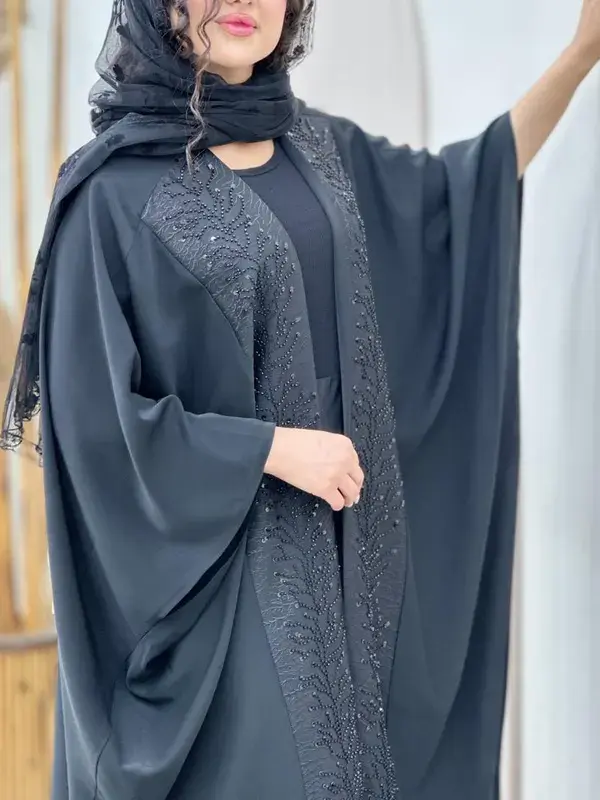 مانتو عبای وارداتی زنانه با کرپ اسود درجه یک و خرجکار منجوقدوزی - تصویر 6